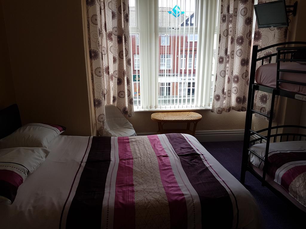 블랙풀 Kings Court Families & Couples B&B 외부 사진